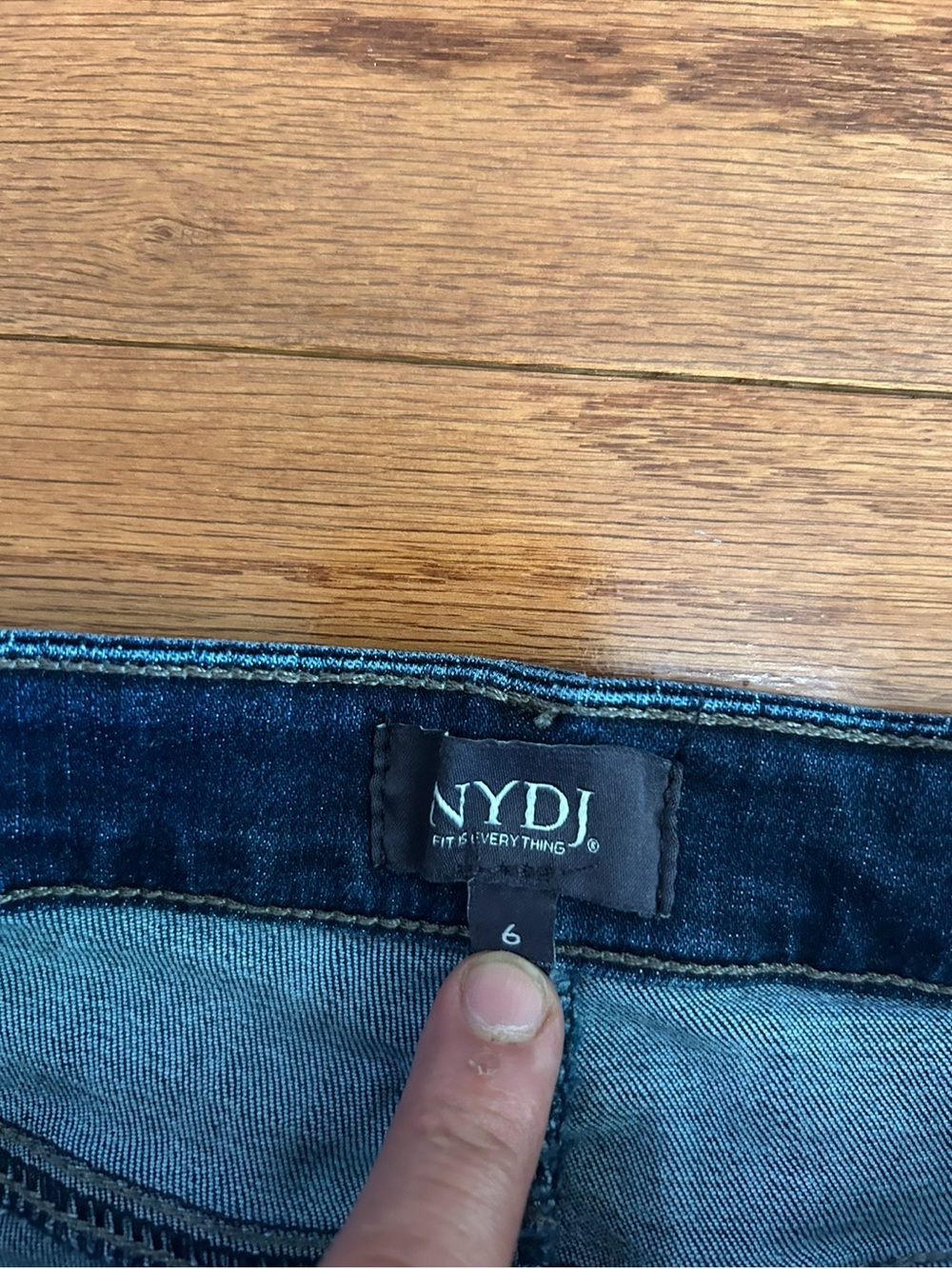NYDJ Dark Wash Released Hem Straight Leg Jeans Women's Size 6 - Picture 5 of 8